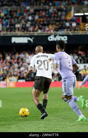 Vini jr Vinicius Jose Paixao de Oliveira Junior du Real Madrid, Dimitri Foulquier du Valencia CF en action pendant la saison régulière de la Liga EA Sport Banque D'Images