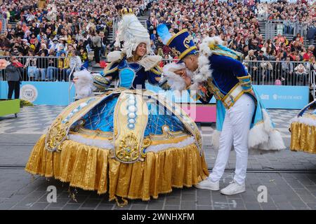 Nice, France. 2 mars 2024. Les participants se produisent lors du Carnaval de Nice 2024 à Nice, France, le 2 mars 2024. Le Carnaval de Nice 2024 se tient ici du 17 février au 3 mars sous le thème « le Roi de la culture pop ». Credit : Serge Haouzi/Xinhua/Alamy Live News Banque D'Images