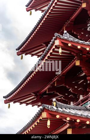 Pagode à cinq étages du temple bouddhiste Shitennoji le plus ancien du Japon fondée en 593 par le prince Shotoku Taishi à Osaka Banque D'Images