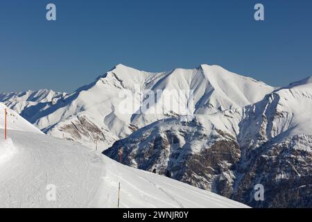 Pistes vides du matin à la station supérieure Dachberg Banque D'Images