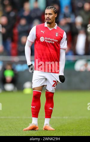 Rotherham, Royaume-Uni. 02 mars 2024. Le défenseur de Rotherham United Cameron Humphreys (24 ans) lors du match du Rotherham United FC v Sheffield mercredi FC Sky Bet EFL Championship au Aesseal New York Stadium, Rotherham, Angleterre, Royaume-Uni le 2 mars 2024 Credit : Every second Media/Alamy Live News Banque D'Images