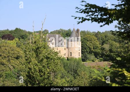 Sur les bords de l'Auvézère, la forge Savignac-Lédrier est l'un des sites les plus remarquables du Périgord vert. Certifié en 1521, il a été répertorié comme Banque D'Images