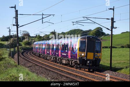 Une première classe 350 Transpennine Express train électrique sur la ligne principale de la côte ouest Banque D'Images