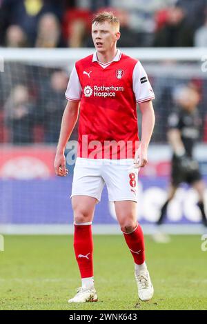 Rotherham, Royaume-Uni. 02 mars 2024. Sam Clucas, milieu de terrain de Rotherham United (8 ans), lors du match du Rotherham United FC v Sheffield mercredi FC Sky Bet EFL Championship au Aesseal New York Stadium, Rotherham, Angleterre, Royaume-Uni le 2 mars 2024 Credit : Every second Media/Alamy Live News Banque D'Images