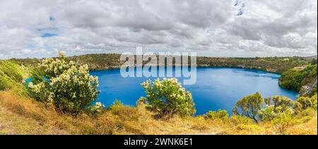 Panorama Blue Lake vu du Mont Gambier, Australie méridionale Banque D'Images