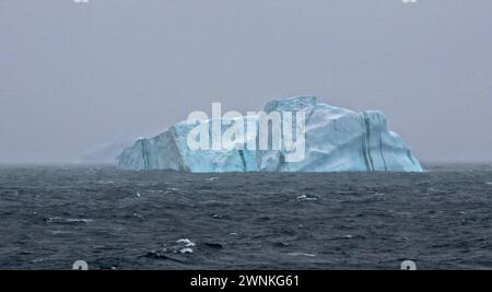 Iceberg dans l'océan Austral, près de la péninsule Antarctique Banque D'Images