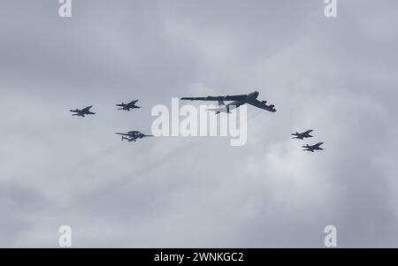 PHILIPPINE SEA (24 février 2024) Une Stratofortress B-52 de l'US Air Force, attachée à la 5th Bomb Wing Banque D'Images