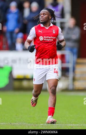 Rotherham, Royaume-Uni. 02 mars 2024. Le défenseur de Rotherham United Peter Kioso (40 ans) en action lors du match du Rotherham United FC v Sheffield mercredi FC Sky Bet EFL Championship au stade Aesseal New York, Rotherham, Angleterre, Royaume-Uni le 2 mars 2024 Credit : Every second Media/Alamy Live News Banque D'Images