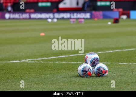 Birmingham, Royaume-Uni. 03 mars 2024. Ballons préparés pour l'échauffement avant le match de Super League 1 féminin de la FA entre Aston Villa Women et Liverpool Women au Poundland Bescot Stadium, Walsall Football Club, Walsall, Angleterre, le 3 mars 2024. Photo de Stuart Leggett. Utilisation éditoriale uniquement, licence requise pour une utilisation commerciale. Aucune utilisation dans les Paris, les jeux ou les publications d'un club/ligue/joueur. Crédit : UK Sports pics Ltd/Alamy Live News Banque D'Images