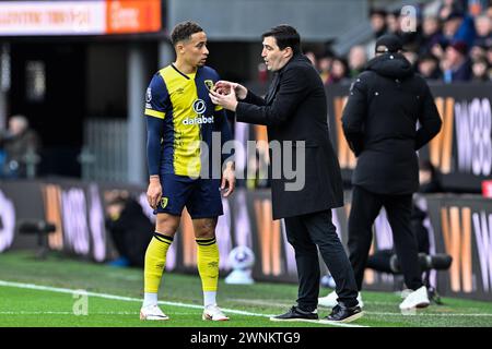 Marcus Tavernier de Bournemouth est interrogé par Andoni Iraola manager de Bournemouthpendant le match de premier League Burnley vs Bournemouth à Turf Moor, Burnley, Royaume-Uni, le 3 mars 2024 (photo de Cody Froggatt/News images) Banque D'Images