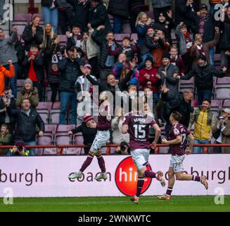 Tynecastle Park, Édimbourg, Royaume-Uni. 3 mars 2024. Scottish Premiership Football, Hearts versus Celtic ; Jorge Grant de Heart of Midlothian célèbre après avoir tiré et marqué du point de penalty pour faire 1-0 après un contrôle VAR à la 42e minute crédit : action plus Sports/Alamy Live News Banque D'Images