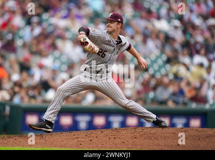 Houston, États-Unis. 02 mars 2024. JACK STROUD (26), lanceur des Bobcats du Texas State, fait un pitch pendant le match entre les Bobcats du Texas et les Longhorns du Texas au minute Maid Park le 2 mars 2024 à Houston, Texas. Texas State Bobcats a battu les Texas Longhorns #15 11-10. (Photo par : Jerome Hicks / SipaUSA) crédit : Sipa USA / Alamy Live News Banque D'Images