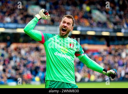 Neto, gardien de but de Bournemouth, célèbre après que son coéquipier Antoine Semenyo (non représenté) ait marqué le deuxième but de son équipe lors du match de premier League à Turf Moor, Burnley. Date de la photo : dimanche 3 mars 2024. Banque D'Images