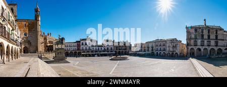 Vue panoramique sur la grande place principale de la ville médiévale de Trujillo à Caceres, Espagne Banque D'Images