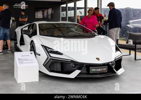 Lamborghini Revuelto, exposée au salon privé concours d’Elégance qui se tient au Palais de Blenheim. Banque D'Images