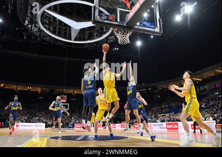 Berlin, Allemagne. 03 mars 2024. 3 mars 2024 : Louis Olinde (19 ans) d'ALBA Berlin pendant le jeu easyCredit BBL - Alba Berlin v EWE Baskets Oldenburg - Mercedes-Benz Arena. Berlin, Allemagne. (Ryan Sleiman /SPP) crédit : photo de presse SPP Sport. /Alamy Live News Banque D'Images