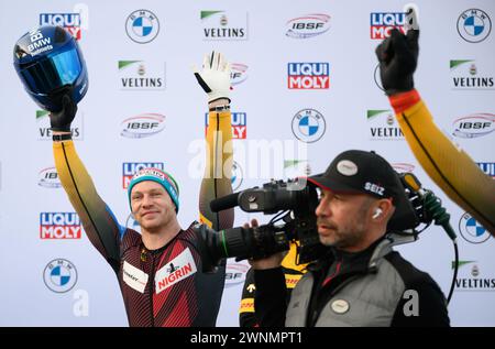 Winterberg, Allemagne. 03 mars 2024. Bobsleigh : Championnats du monde, bobsleigh à quatre hommes, hommes, 4ème manche. Francesco Friedrich d'Allemagne célèbre après sa victoire. Crédit : Robert Michael/dpa/Alamy Live News Banque D'Images