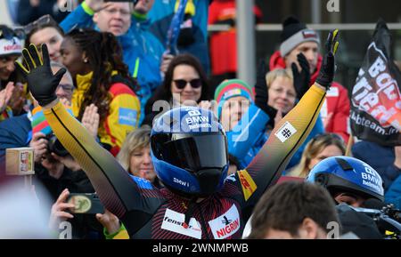 Winterberg, Allemagne. 03 mars 2024. Bobsleigh : Championnats du monde, bobsleigh à quatre hommes, hommes, 4ème manche. Adam Ammour d'Allemagne célèbre après la troisième place. Crédit : Robert Michael/dpa/Alamy Live News Banque D'Images