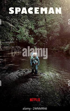 Spaceman (2024) réalisé par Johan Renck et mettant en vedette Adam Sandler, Carey Mulligan et Paul Dano. Une demi-année après sa mission solo au bord du système solaire, un astronaute préoccupé par l'état de sa vie sur Terre est aidé par une créature ancienne qu'il découvre dans les entrailles de son navire. AFFICHE AMÉRICAINE ***USAGE ÉDITORIAL SEULEMENT***. Crédit : BFA / Netflix Banque D'Images