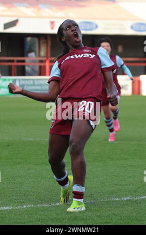 Dagenham, Royaume-Uni. 03 mars 2024. DAGENHAM, ANGLETERRE - 03 MARS : Viviane Asseyi de West Ham United WFC marque son but égalisateur pour faire le score 1-1 lors du match de Super League féminine de Barclays FA entre West Ham United Women et Manchester United Women au Chigwell construction Stadium le 03 mars 2024 à Dagenham, Angleterre crédit: action Foto Sport/Alamy Live News Banque D'Images