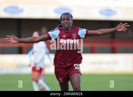 Dagenham, Royaume-Uni. 03 mars 2024. DAGENHAM, ANGLETERRE - 03 MARS : Viviane Asseyi de West Ham United WFC marque son but égalisateur pour faire le score 1-1 lors du match de Super League féminine de Barclays FA entre West Ham United Women et Manchester United Women au Chigwell construction Stadium le 03 mars 2024 à Dagenham, Angleterre crédit: action Foto Sport/Alamy Live News Banque D'Images