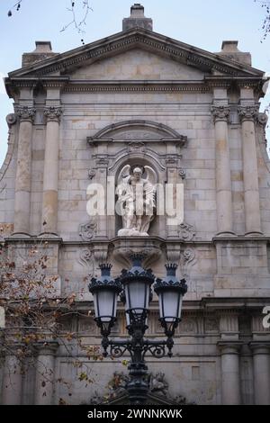 Vue de l'église catholique de Sant Miquel del Port, Barcelone, Espagne. Banque D'Images