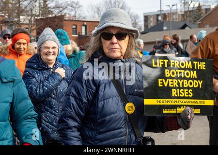 Lansing, Michigan, États-Unis. 2 mars 2024. La Poor Peoples Campaign organise une marche et un rassemblement au Capitole de l'État du Michigan, dans le cadre d'une journée d'action coordonnée dans 32 états. Parmi les revendications du groupe figuraient un salaire décent, des soins de santé abordables, une éducation publique entièrement financée, et de l'air et de l'eau propres. Crédit : Jim West/Alamy Live News Banque D'Images