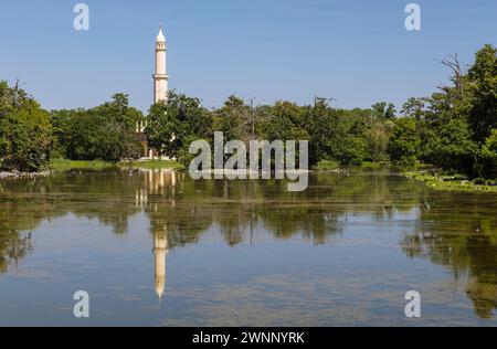 Minaret dans le parc du château de Lednice, région de Lednice et Valtice, Moravie du Sud, République tchèque Banque D'Images