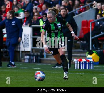 Bristol, Royaume-Uni. 03 mars 2024. Bristol, Angleterre, 3 mars 2024 Katie Robinson (22 Brighton) sur le ballon lors du match de Super League Barclays FA Womens entre Bristol City et Brighton & Hove Albion à Ashton Gate à Bristol, Angleterre. (BEAST/SPP) crédit : photo de presse sportive SPP. /Alamy Live News Banque D'Images