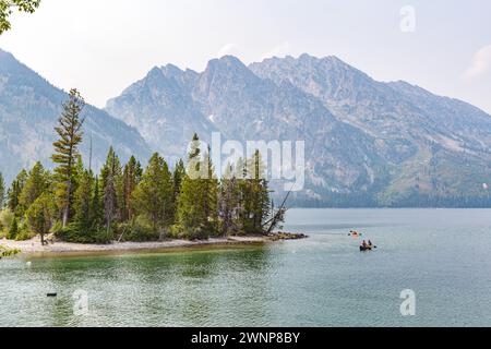 Faites du canoë et du kayak sur le lac Jackson au parc national de Grand Teton dans le Wyoming Banque D'Images