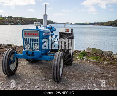 Tracteur Ford 4000 en gros plan face à l'avant. Banque D'Images