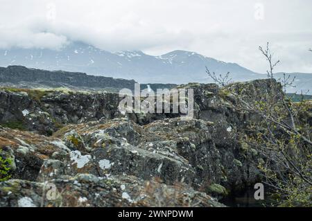 Plaques tectoniques visibles dans le parc national de Thingvellir - site du patrimoine mondial de l'UNESCO - Islande en juin 2023 Banque D'Images