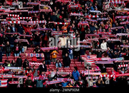 Madrid, Espagne. 03 mars 2024. Madrid Espagne ; 03.03.2024.- fans. L'Atlético de Madrid bat Betis 2-1 au stade Civitas Meropolitano dans la capitale du Royaume d'Espagne le jour de la rencontre 27. Avec des buts de Rui Tiago Dantas Silva (8e but) et Álvaro Morata (44e), l'Atlético a maintenu sa série invaincue dans son peloton contre Betis, qui a marqué son but à la 62e minute grâce à William Carvalho. Crédit : Juan Carlos Rojas/dpa/Alamy Live News Banque D'Images