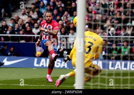 Madrid, Espagne. 03 mars 2024. Madrid Espagne ; 03.03.2024.- joueur de l'Atlético de Madrid M. Depay. L'Atlético de Madrid bat Betis 2-1 au stade Civitas Meropolitano dans la capitale du Royaume d'Espagne le jour de la rencontre 27. Avec des buts de Rui Tiago Dantas Silva (8e but) et Álvaro Morata (44e), l'Atlético a maintenu sa série invaincue dans son peloton contre Betis, qui a marqué son but à la 62e minute grâce à William Carvalho. Crédit : Juan Carlos Rojas/dpa/Alamy Live News Banque D'Images