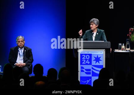 Melbourne, Australie. 04 mars 2024. Le Ministre des affaires étrangères de l'Australie, Penny Wong (R), prend la parole lors du sommet. Sommet spécial de l'ANASE en Australie sur la coopération maritime allocution d'ouverture et discours liminaires du Ministre australien des affaires étrangères, Penny Wong, et du Secrétaire philippin des affaires étrangères, Enrique Manalo. (Photo de George Chan/SOPA images/SIPA USA) crédit : SIPA USA/Alamy Live News Banque D'Images