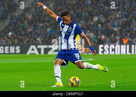 Porto, Portugal. 03 mars 2024. Wendell a lancé le ballon lors du match classique de la Ligue portugaise entre FC Porto 5 et SL Benfica 0 au stade Dragão à Porto le 21 février 2024 (Jose Salgueiro/SPP) (Jose Salgueiro/SPP) crédit : SPP Sport Press photo. /Alamy Live News Banque D'Images