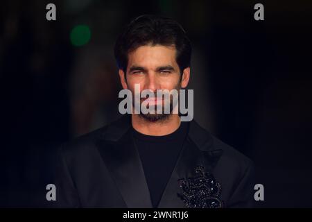 Malaga, Espagne. 04 mars 2024. L’acteur espagnol Ruben Cortada pose sur le tapis rouge lors du Festival du film de Malaga. La nouvelle édition du 27ème Festival du film espagnol de Malaga, un grand événement cinématographique présente les candidats au film pour remporter le prix 'Biznaga de Oro'. Le festival se tiendra du 1er au 10 mars. Crédit : SOPA images Limited/Alamy Live News Banque D'Images