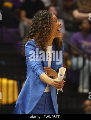 Baton Rouge, États-Unis. 03 mars 2024. Kyra Elzy, entraîneur-chef des Wildcats du Kentucky, appelle ses joueuses à donner des ordres lors d'un match de basket-ball universitaire féminin de la Southeastern Conference au Pete Maravich Assembly Center à Baton Rouge, en Louisiane, le dimanche 3 mars 2023. (Photo de Peter G. Forest/Sipa USA) crédit : Sipa USA/Alamy Live News Banque D'Images