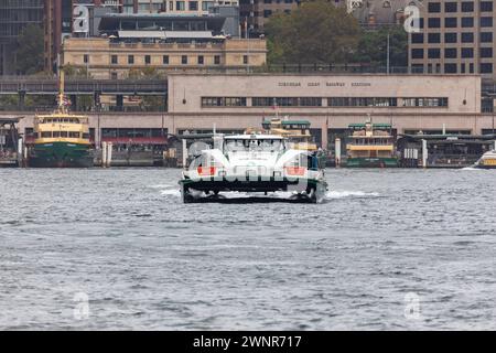 MV Nicole Livingstone, rivercat classe Sydney ferry part Circular Quay ferry terminus, Sydney, NSW, Australie, 2024 Banque D'Images