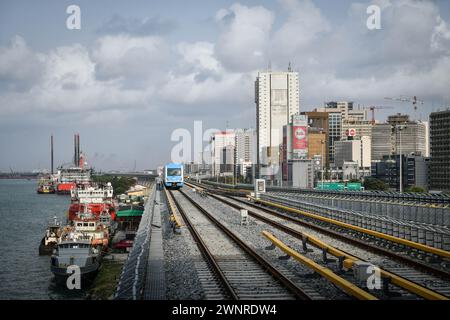 Lagos. 28 février 2024. Cette photo prise le 28 février 2024 montre une vue de la ville à Lagos, Nigeria. Lagos, ancienne capitale du Nigeria, est le centre économique du pays avec une population de plus de 20 millions d'habitants. Crédit : Han Xu/Xinhua/Alamy Live News Banque D'Images