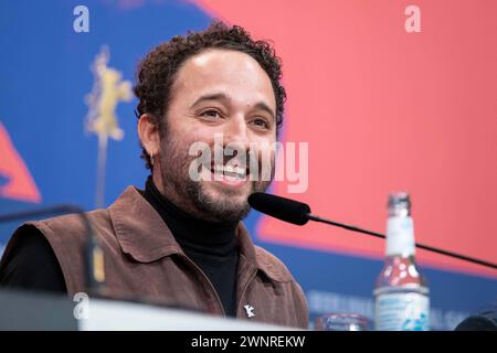 Regisseur Nelson Carlos de Los Santos Arias während der Pressekonferenz zum film Pepe anlässlich der 74. Internationalen Filmfestspiele Berlin. / Le réalisateur Nelson Carlos de Los Santos Arias lors de la conférence de presse du film Pepe à l'occasion du 74ème Festival International du film de Berlin. Snapshot-Photography/K.M.Krause *** Directeur Nelson Carlos de Los Santos Arias lors de la conférence de presse pour le film Pepe à l'occasion du 74ème Festival International du film de Berlin Directeur Nelson Carlos de Los Santos Arias lors de la conférence de presse pour le film Pepe à l'occasion du 7 Banque D'Images