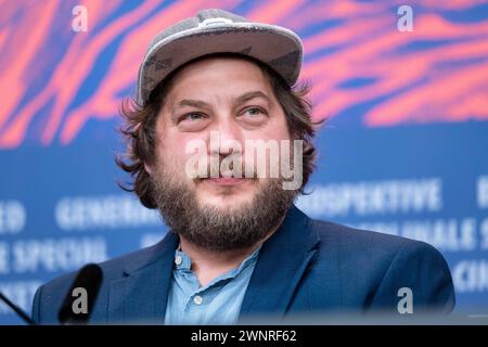 Schauspieler David Scheid während der Pressekonferenz zum film des Teufels Bad anlässlich der 74. Internationalen Filmfestspiele Berlin. / L'acteur David Scheid lors de la conférence de presse du film des Teufels Bad à l'occasion du 74ème Festival International du film de Berlin. Snapshot-Photography/K.M.Krause *** L'acteur David Scheid lors de la conférence de presse du film des Teufels Bad à l'occasion du 74e Festival International du film de Berlin L'acteur David Scheid lors de la conférence de presse du film des Teufels Bad à l'occasion du 74e Festival International du film de Berlin snapsho Banque D'Images