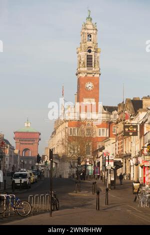 UK, Colchester, la mairie et la rue principale. Banque D'Images