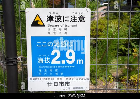 Panneau d'avertissement pour Un tsunami à Miyajima Japon 25-8-2016 Banque D'Images