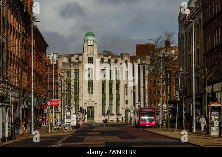 Comté de Belfast Antrim Irlande du Nord 23 février 2024 - vue du bâtiment art-déco de la Bank of Ireland depuis Royal Avenue Belfast Banque D'Images