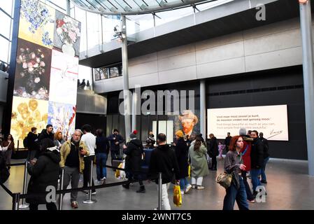 Amsterdam, pays-Bas. 24 janvier 2024. Le lobby central du musée Evan Gogh à Amsterdam. Photo de haute qualité Banque D'Images