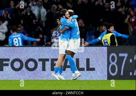 Naples, Italie. 03 mars 2024. Victor Osimhen de la SSC Napoli célèbre avec Khvicha Kvaratskhelia de la SSC Napoli après que Giacomo Raspadori de la SSC Napoli ait marqué le deuxième but lors de la série A TIM match entre la SSC Napoli et la Juventus FC au Stadio Diego Armando Maradona le 03 mars 2024 à Naples, Italie crédit : Giuseppe Maffia/Alamy Live News Banque D'Images