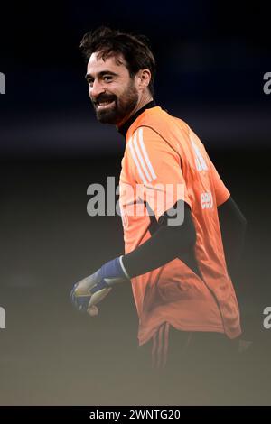 Naples, Italie. 4 mars 2024. Carlo Pinsoglio de la Juventus FC sourit pendant l'échauffement avant le match de Serie A entre la SSC Napoli et la Juventus FC. Crédit : Nicolò Campo/Alamy Live News Banque D'Images