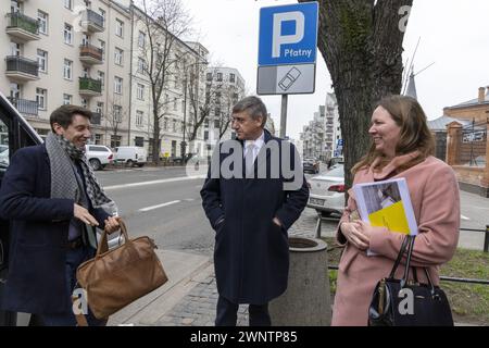 Warshaw, Pologne. 04 mars 2024. Le ministre flamand Jan jambon (C) photographié lors d'une mission diplomatique du gouvernement flamand en Pologne et en Lettonie, lundi 04 mars 2024. BELGA PHOTO NICOLAS MAETERLINCK crédit : Belga News Agency/Alamy Live News Banque D'Images