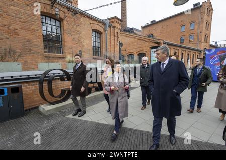 Warshaw, Pologne. 04 mars 2024. Le ministre flamand Jan jambon (R) photographié lors d'une mission diplomatique du gouvernement flamand en Pologne et en Lettonie, lundi 04 mars 2024. BELGA PHOTO NICOLAS MAETERLINCK crédit : Belga News Agency/Alamy Live News Banque D'Images